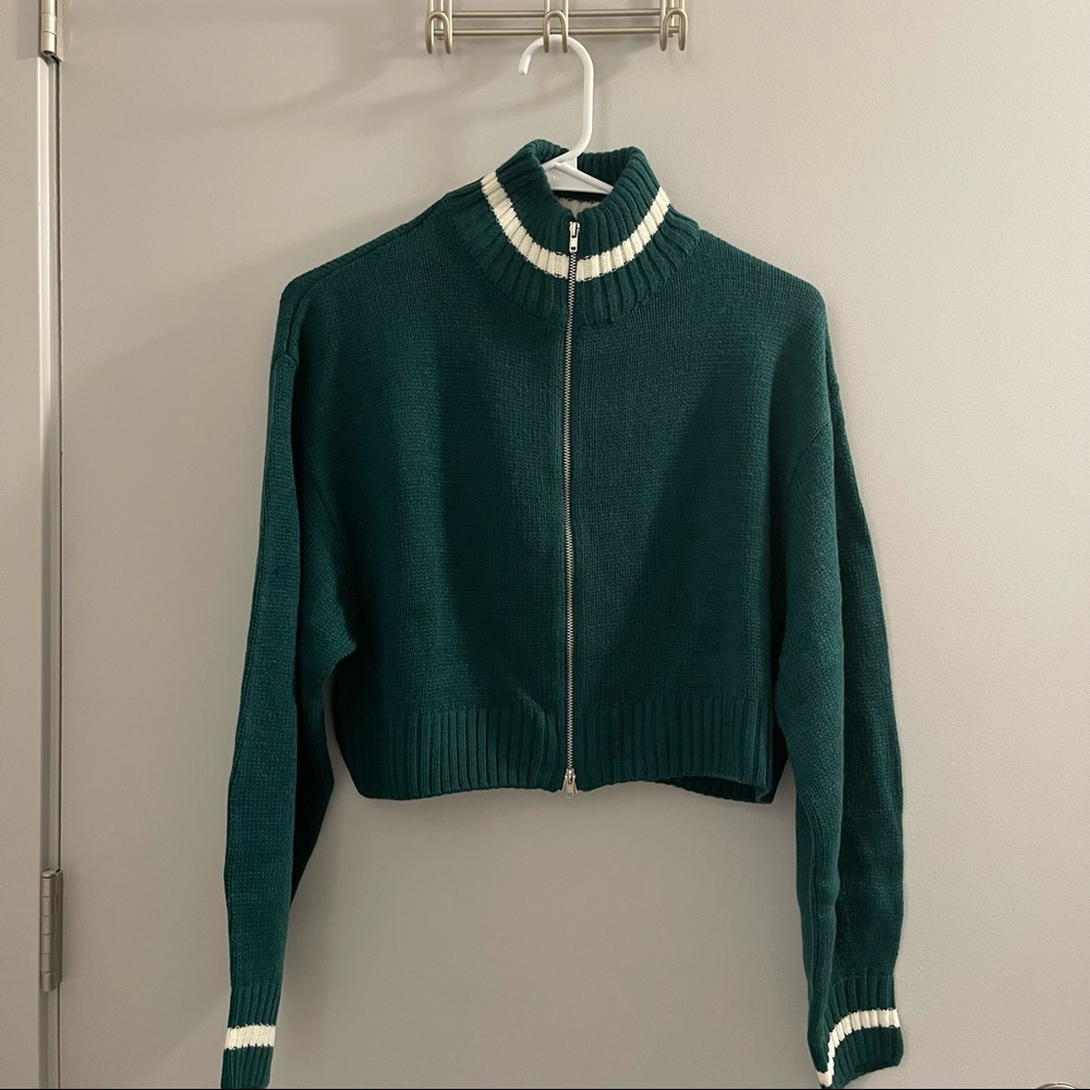 H&M Green and White Crew Neck Sweater